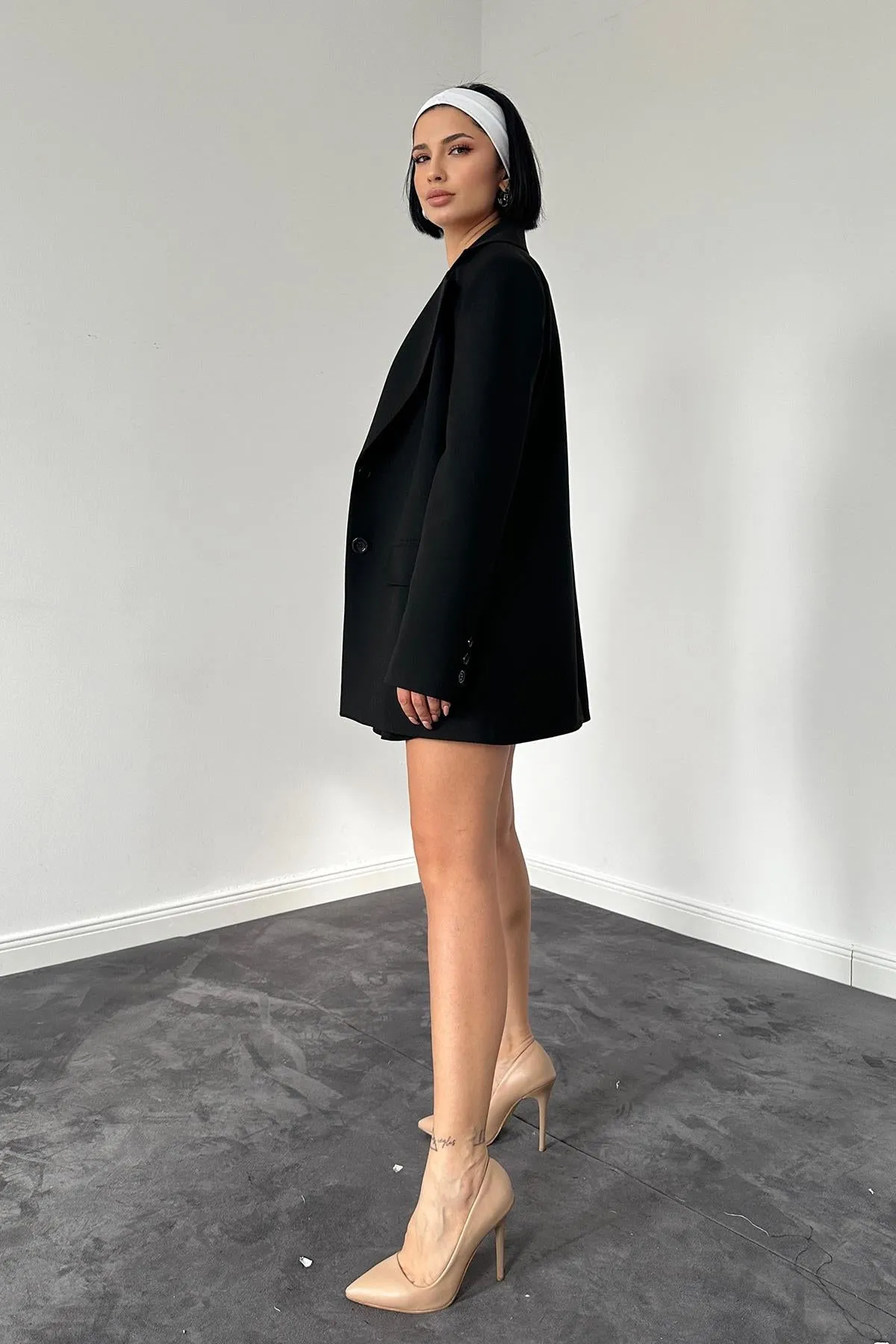 ELS Pleated Jacket and Skirt Set - Black - Huizen