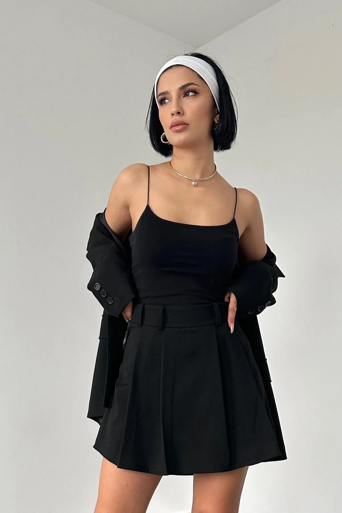 ELS Pleated Jacket and Skirt Set - Black - Huizen