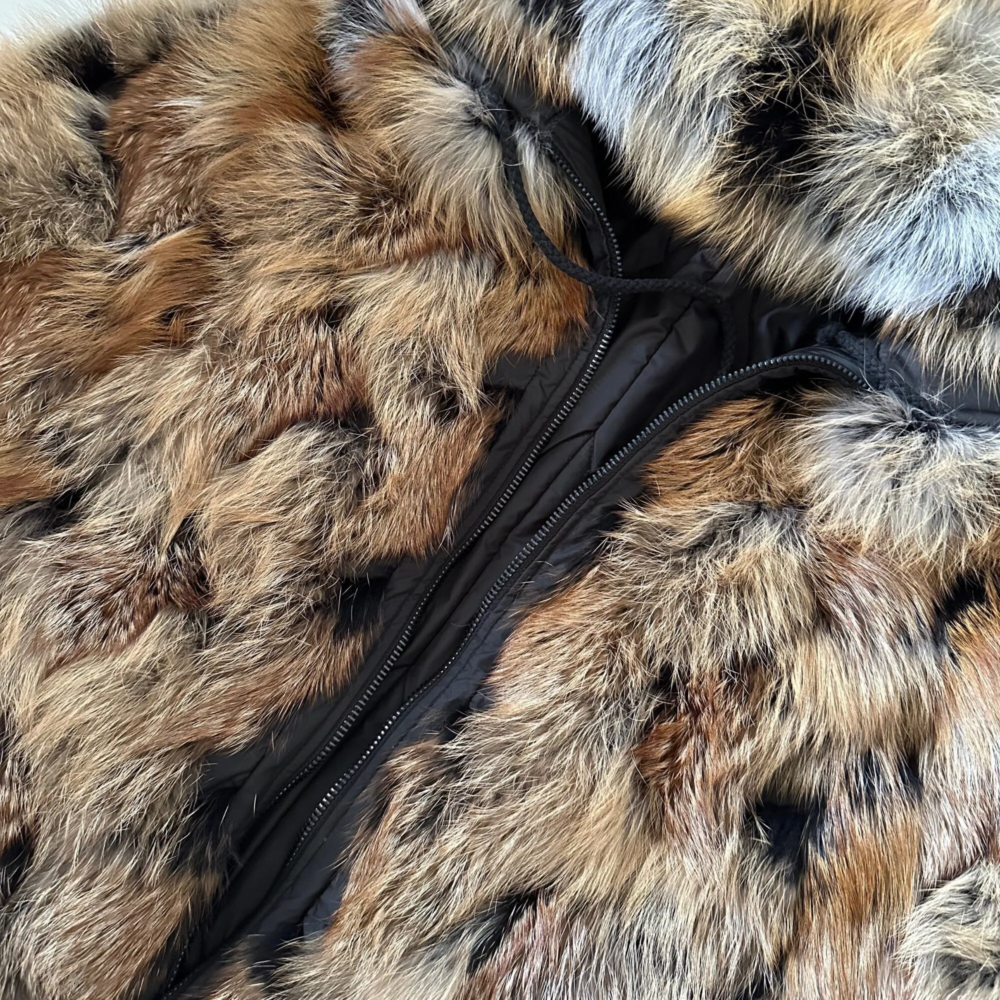 Puffer Fur Puffer Jacket Reversible Stylish Parka with Hood, crafted from quilted water-resistant fabric and luxurious natural fox fur