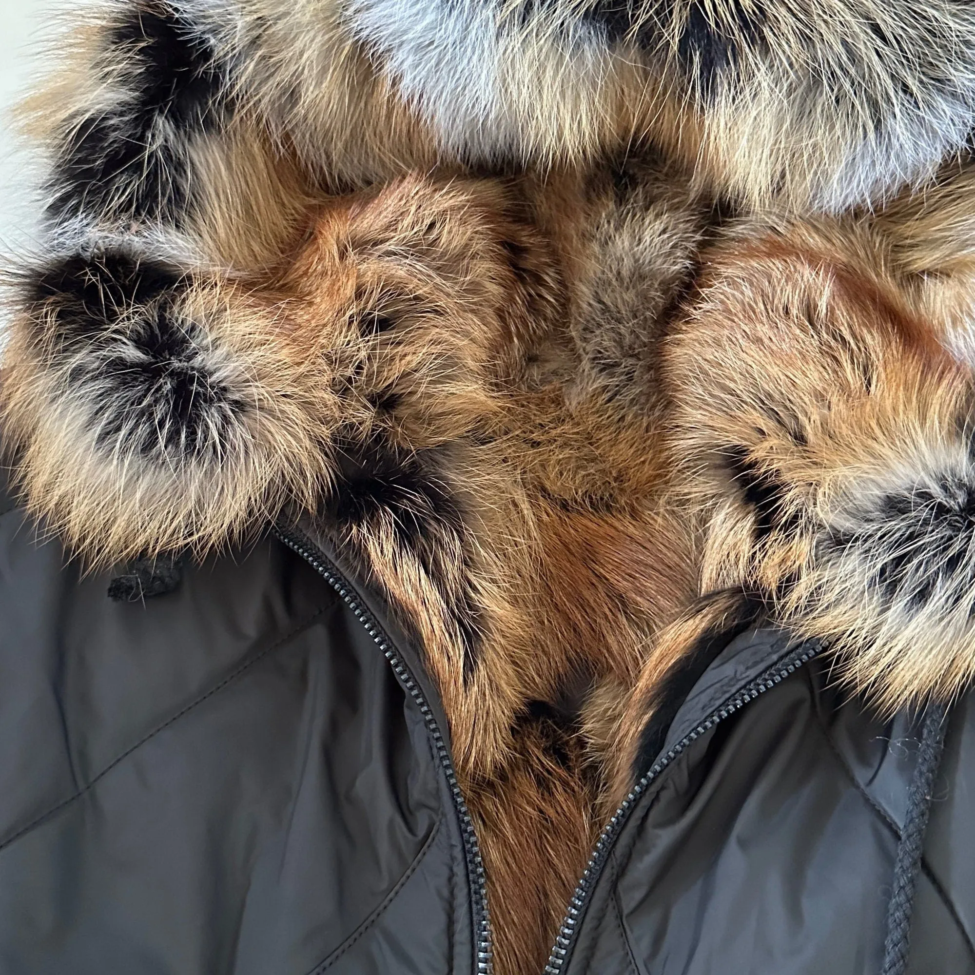Puffer Fur Puffer Jacket Reversible Stylish Parka with Hood, crafted from quilted water-resistant fabric and luxurious natural fox fur